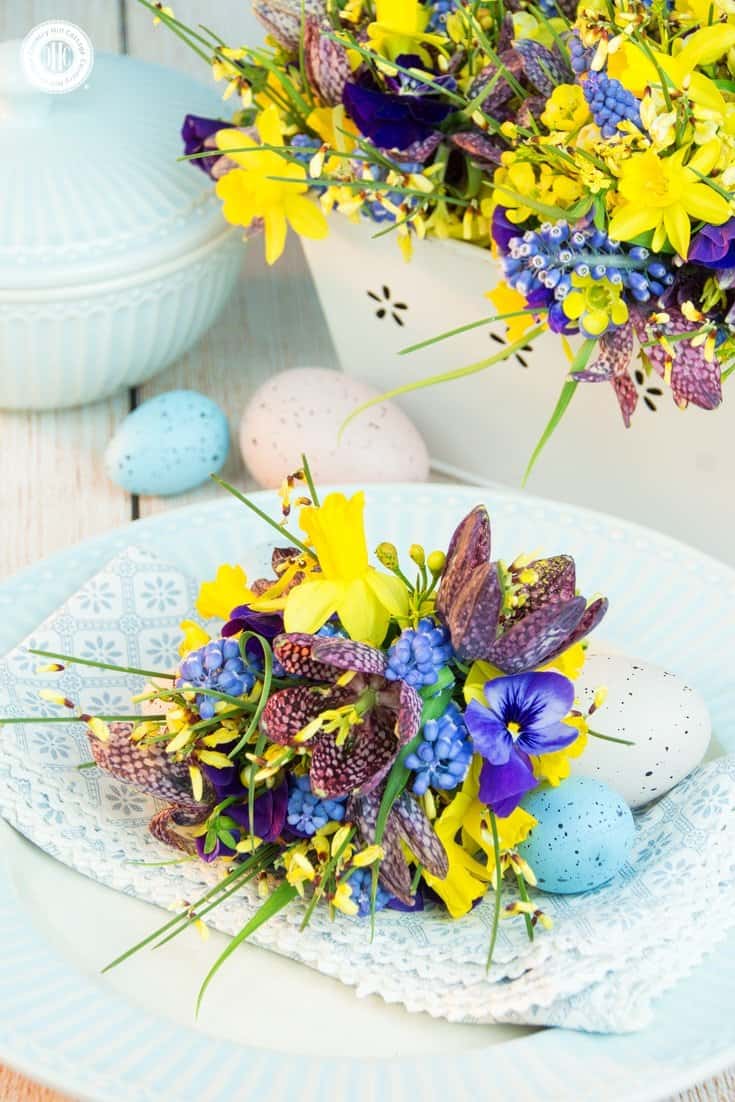 Celebrate Easter with a cute floral arrangement. Learn how to best combine flowers with soft, short stems and blooms that have long, firm stems. We also show 3 different ways to use and arrange the flowers. #easter # spring #flowerarranging | countryhillcottage.com Celebrate Easter with a cute floral arrangement. Learn how to best combine flowers with soft, short stems and blooms that have long, firm stems. We also show 3 different ways to use and arrange the flowers. #easter # spring #flowerarranging | countryhillcottage.com