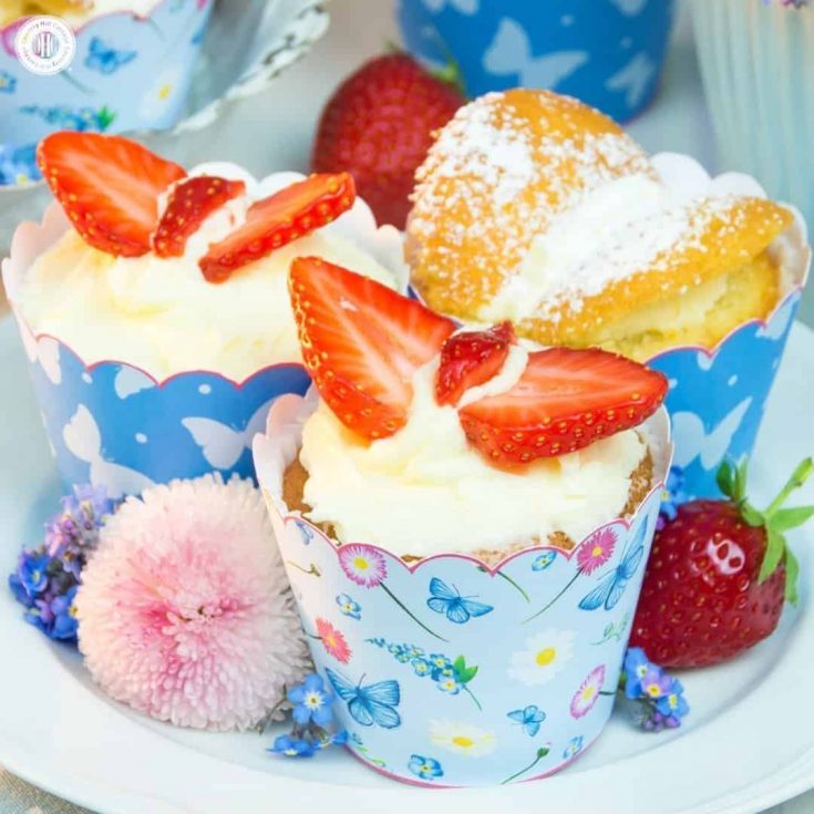 Our butterfly cupcakes are perfect treats for Mother’s Day, birthdays or bridal showers. They look extra cute served in our printable cupcake wrappers. #recipe #cupcake #butterflycupcakes | countryhillcottage.com