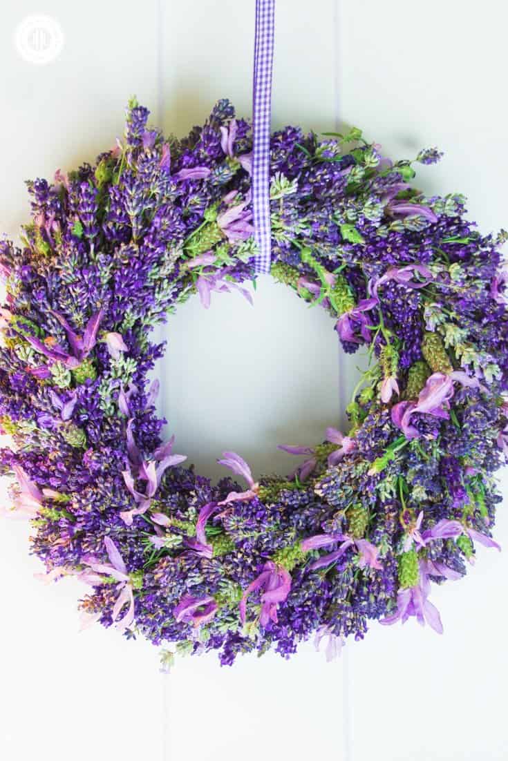 Add summer cheer to your front door and learn how to make a lush and fragrant lavender wreath. This wreath dries beautifully and lasts for months to come. We also share helpful tips for choosing the right type of lavender. | countryhillcottage.com