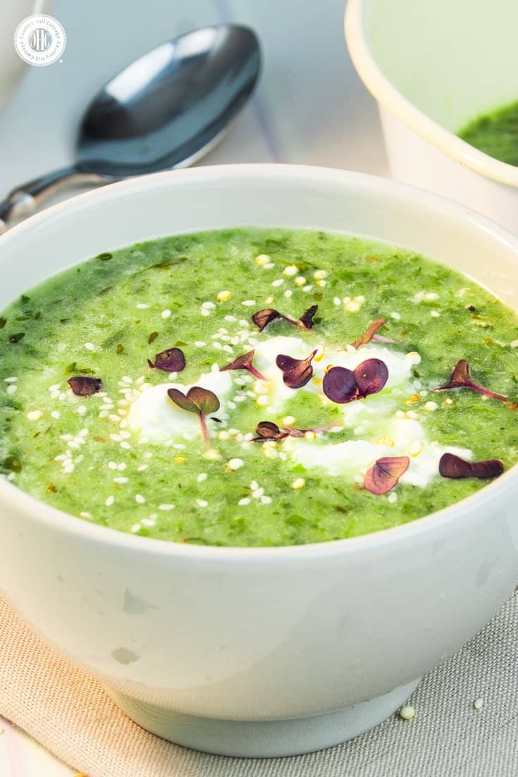 Fresh cress, potatoes and healthy spinach are the foundation of this dreamy and creamy cress soup. You can customise the soup by stirring in some of your favourite toppings such as roasted croutons, shredded cheese or chopped tomatoes. #cress #potatoes #soup | countryhillcottage.com