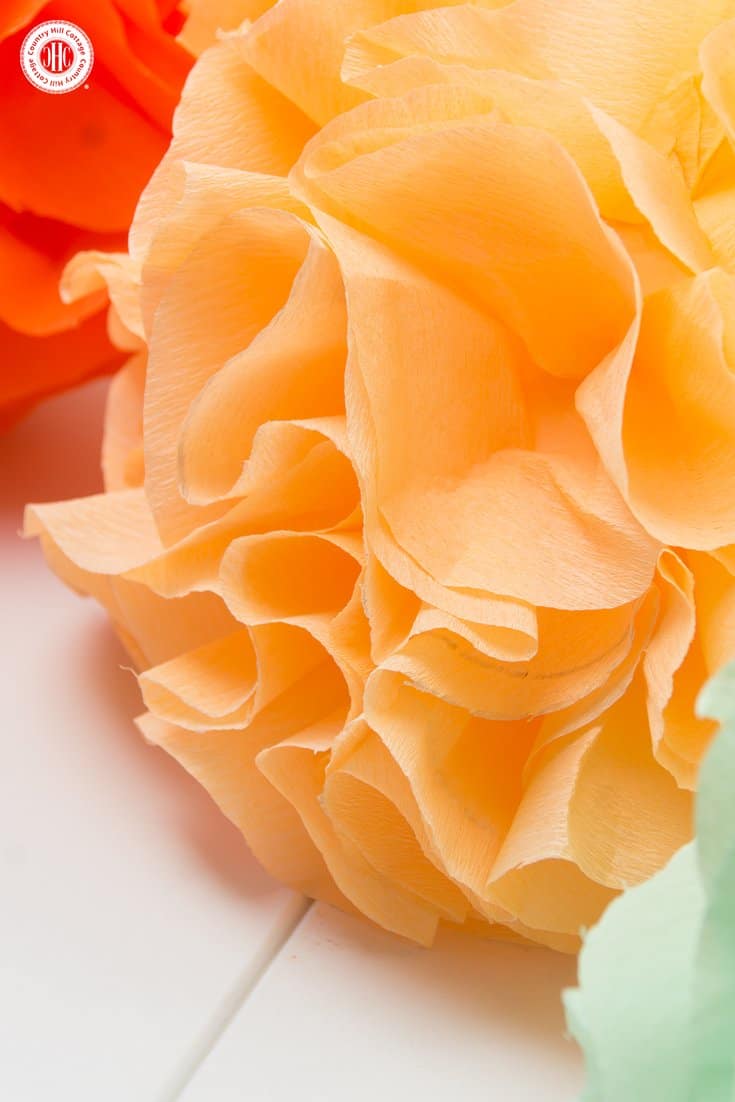 Learn how to make beautiful ruffle pom poms in this quick and easy DIY! You can make the pom poms with crepe paper, tissue paper, or fabric. Ruffle pom poms look very fluffy and elegant and are a great decoration for weddings, showers, parties and home décor.|countryhillcottage.com Learn how to make beautiful ruffle pom poms in this quick and easy DIY! You can make the pom poms with crepe paper, tissue paper, or fabric. Ruffle pom poms look very fluffy and elegant and are a great decoration for weddings, showers, parties and home décor.|countryhillcottage.com