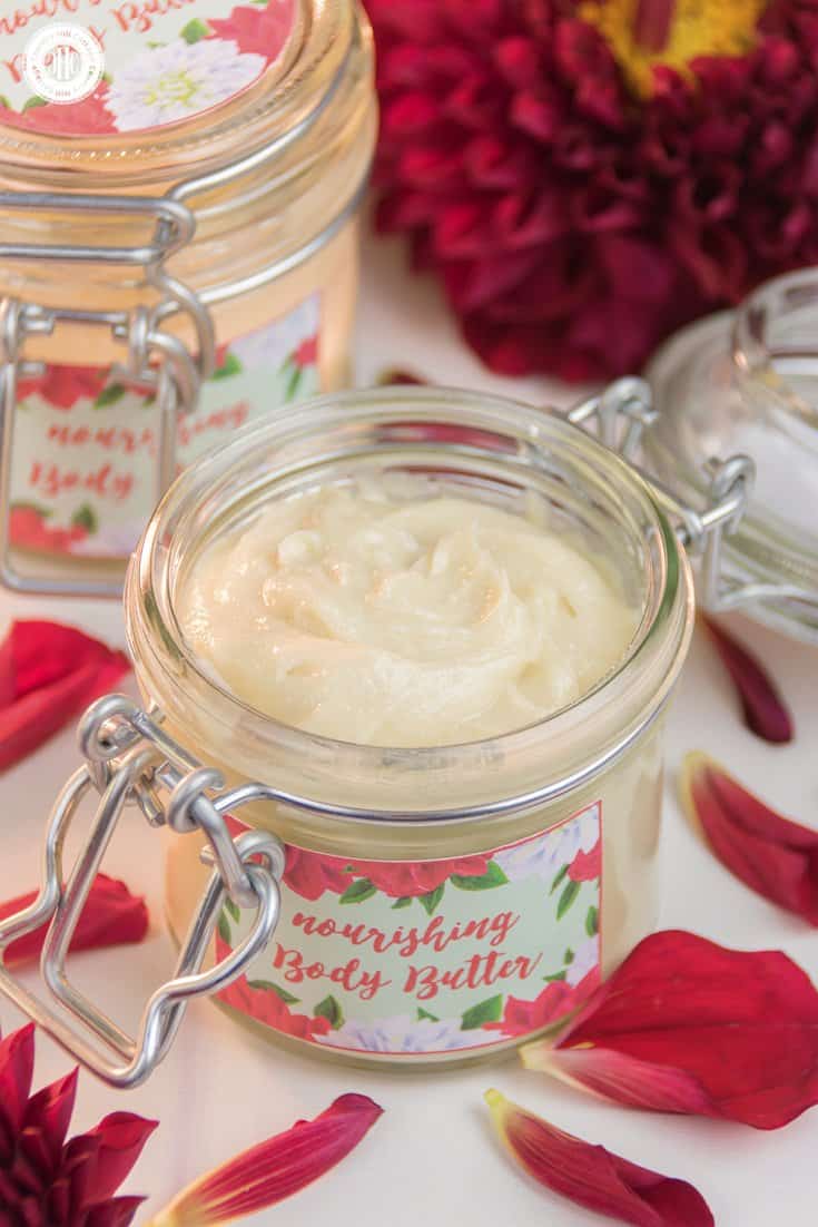 Our extra rich body butter is perfect to remedy dry skin in autumn and winter. The base for this beauty DIY is made with cacao butter and shea butter that help to keep the skin moisturised and protect from drying out. Apricot kernel oil and jojoba oil further boost the nourishing effect. #skincare #bodybutter #beautydiy | countryhillcottage.com