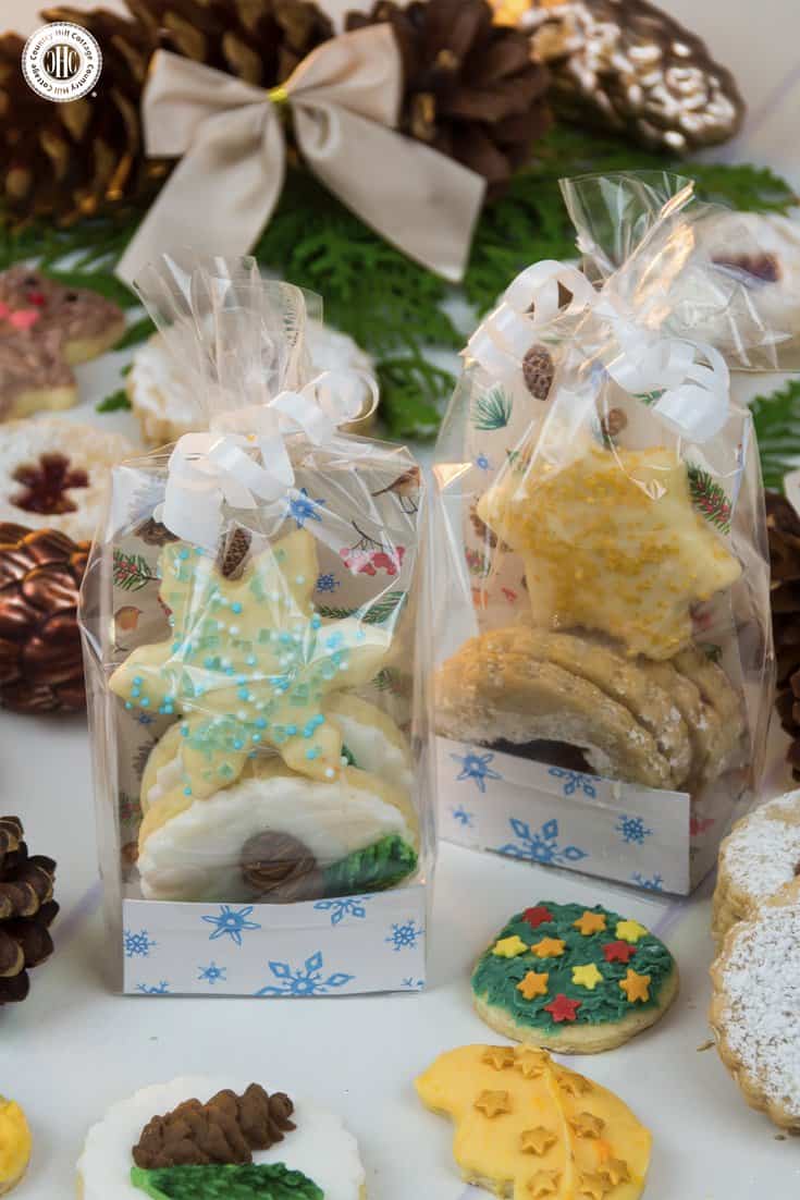 Present your treats in cellophane bags with a decorative insert. Print the decorative on cardstock or photo paper and cut a strip that will fit into the cellophane bag. Make two folds to create the front, bottom, and back. Insert into the bag, fill with confections, tie with a ribbon and adorn with a gift tag. Get this and 10 more cookie packaging ideas! #Christmas #foodgifts #cookiepackaging #freebie | countryhillcottage.com