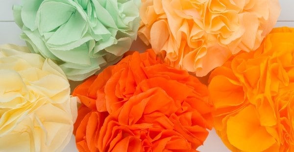 Learn how to make beautiful ruffle pom poms in this quick and easy DIY! You can make the pom poms with crepe paper, tissue paper, or fabric. Ruffle pom poms look very fluffy and elegant and are a great decoration for weddings, showers, parties and home décor.|countryhillcottage.com Learn how to make beautiful ruffle pom poms in this quick and easy DIY! You can make the pom poms with crepe paper, tissue paper, or fabric. Ruffle pom poms look very fluffy and elegant and are a great decoration for weddings, showers, parties and home décor.|countryhillcottage.com