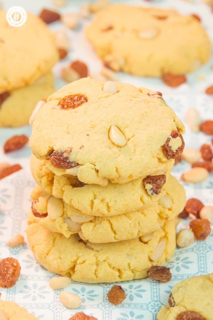 Raisin pine nut biscuits are the perfect accompaniment for tea or after-dinner treat with a glass of dessert wine. These two-bite cookies are made with a flavourful combination of maize flour, raisins, pine nuts, and hints of lemon and vanilla. #cookie #biscuit #cornflour #bakingrecipe #foodgift | countryhillcottage.com Raisin pine nut biscuits are the perfect accompaniment for tea or after-dinner treat with a glass of dessert wine. These two-bite cookies are made with a flavourful combination of maize flour, raisins, pine nuts, and hints of lemon and vanilla. #cookie #biscuit #cornflour #bakingrecipe #foodgift | countryhillcottage.com