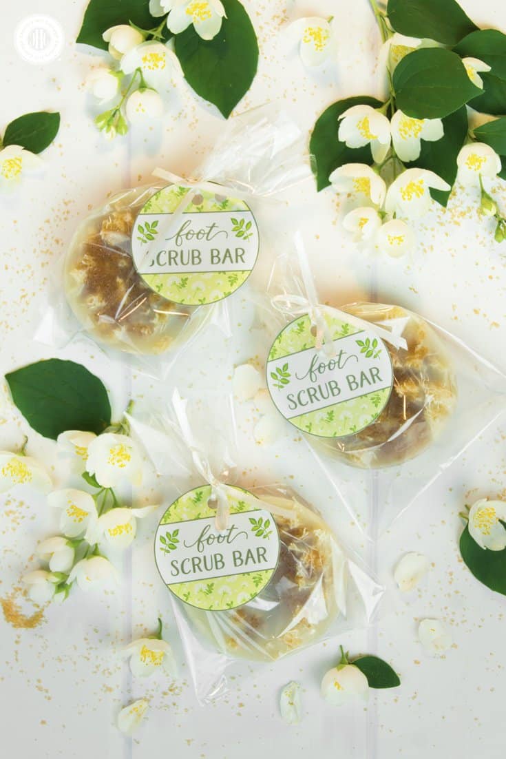 Say bye to rough, cracked feet with an all-natural foot scrub bar! This foot peeling is a real two-in-one treatment to care for dry, callous skin. The solid components of the bar exfoliate the feet and remove dead skins cells, while the oils and butter hydrate and replenish the natural lipids of your skin. This peeling bar is made with loofah sponge, cane sugar, cocoa butter, and bee or candelilla wax. #footpeeling #footscrub #scrubbar #essentialoils #beautyrecipe | countryhillcottage.com Say bye to rough, cracked feet with an all-natural foot scrub bar! This foot peeling is a real two-in-one treatment to care for dry, callous skin. The solid components of the bar exfoliate the feet and remove dead skins cells, while the oils and butter hydrate and replenish the natural lipids of your skin. This peeling bar is made with loofah sponge, cane sugar, cocoa butter, and bee or candelilla wax. #footpeeling #footscrub #scrubbar #essentialoils #beautyrecipe | countryhillcottage.com