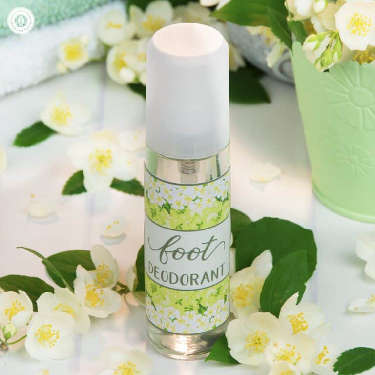Neutralise bad smelly feet with a DIY foot deodorant with essential oils. This natural foot deodorant without aluminium is crazy easy to make. Sage and lemongrass essential oils give the deodorant a herbaceous and refreshing scent, making it perfect for ladies and gents alike. You can also spray the deodorant into shoes and sandals to disinfect and freshen up your footwear. #deodorant #skincare #essentialoils #beautyrecipe | countryhillcottage.com