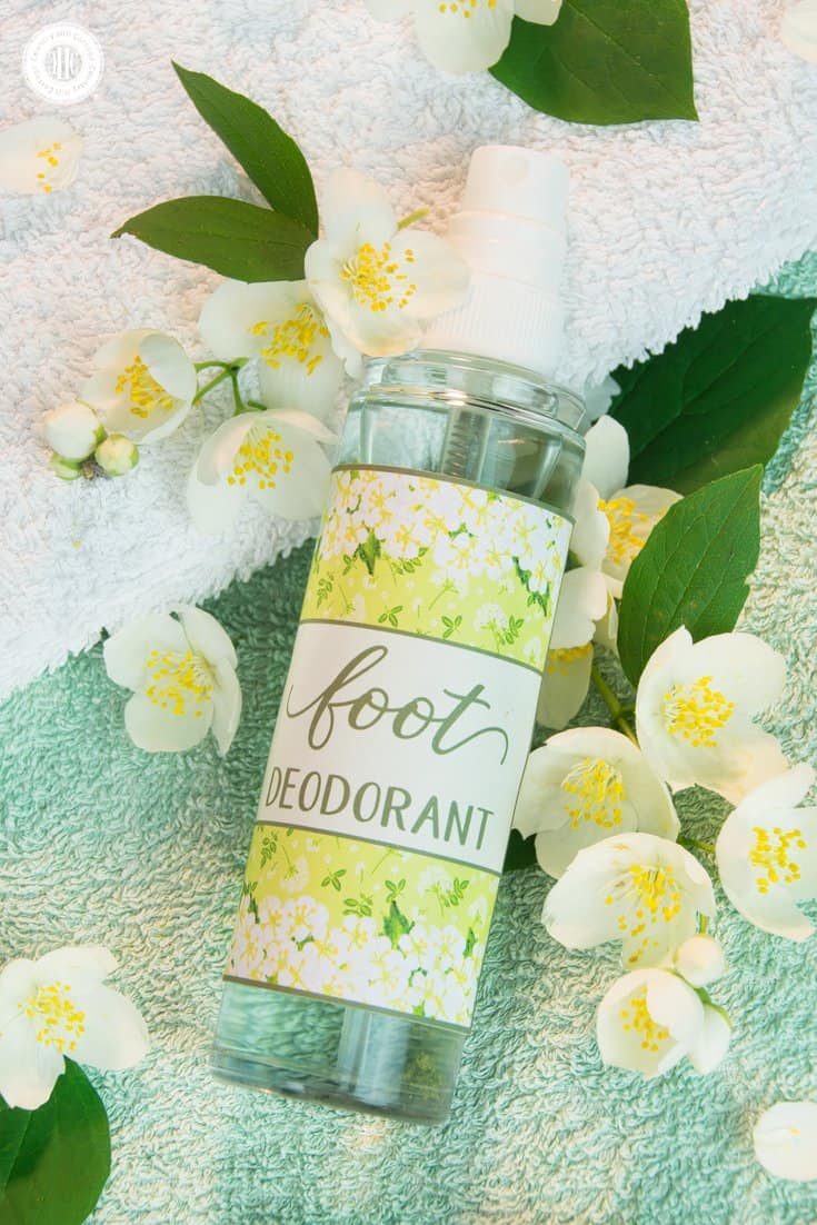 Neutralise bad smelly feet with a DIY foot deodorant with essential oils. This natural foot deodorant without aluminium is crazy easy to make. Sage and lemongrass essential oils give the deodorant a herbaceous and refreshing scent, making it perfect for ladies and gents alike. You can also spray the deodorant into shoes and sandals to disinfect and freshen up your footwear. #deodorant #skincare #essentialoils #beautyrecipe | countryhillcottage.com