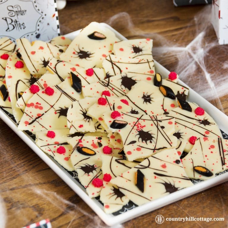 No spells are needed to make Creepy Crawler Chocolate Bark, which is a fun candy bark made with white and dark chocolate, sprinkles and liquorice. You don’t have to be a candy expert to make this treat. Just melt, pour, and decorate away. Easy. You can serve the candy bark for a Halloween party or package it in cellophane bags to gift and hand out to trick-or-treaters. #chocolatebark #candybark #chocolate #Halloween | countryhillcottage.com
