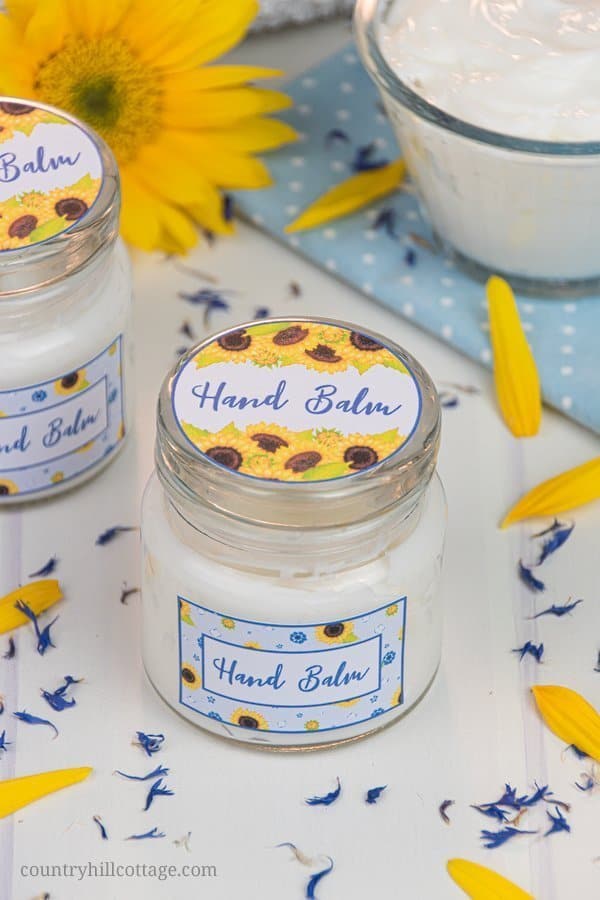 Formulated with natural ingredients and essential oils, this easy homemade hand cream moisturises and revitalizes tough, dried out hands. The non greasy DIY hand lotion absorbs quickly and locks moisture in the skin, making your hands feel silky smooth and healthy. Learn how to make this lotion recipe perfect for dry skin and anti aging. This beauty products also make a cute gift and comes with a packaging idea. #handcream #lotion #moisturizer #essentialoils #skincare | countryhillcottage.com