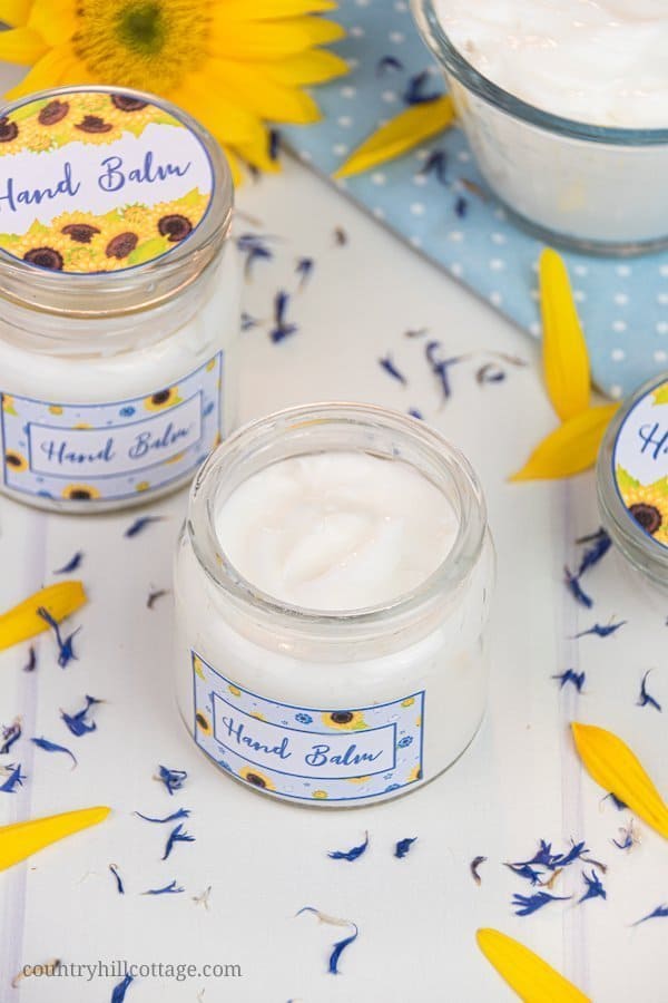 Formulated with natural ingredients and essential oils, this easy homemade hand cream moisturises and revitalizes tough, dried out hands. The non greasy DIY hand lotion absorbs quickly and locks moisture in the skin, making your hands feel silky smooth and healthy. Learn how to make this lotion recipe perfect for dry skin and anti aging. This beauty products also make a cute gift and comes with a packaging idea. #handcream #lotion #moisturizer #essentialoils #skincare | countryhillcottage.com