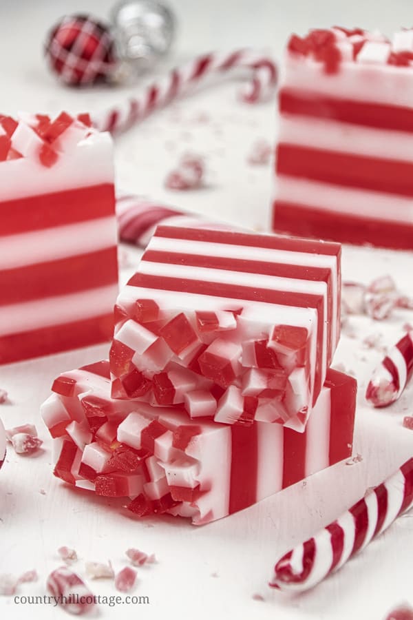 See how to make DIY candy cane soap! This easy peppermint soap recipe has many skincare benefits and is made with melt and pour soap and essential oils for a natural mint scent. The simple handmade Christmas soap bar looks very festive and is a great homemade holiday gift idea. The step by step tutorial is great for beginners and comes with tips for making, use and packaging ideas. #soap #peppermintsoap #meltandpour #holidaygift #essentialoils #candycane #Christmas | countryhillcottage.com