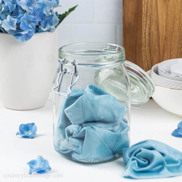 Learn how to make your own DIY disinfectant wipes with essential oils and alcohol! Easy homemade cleaning wipes are effective to disinfect surfaces. The natural home made cleaning recipe is made with non-toxic materials. How to make homemade Clorox/Lysol wipes with Young Living Thieves or Doterra On Guard, reusable zero waste cloth or disposable paper towels. Great for kitchen, bathroom, car and travel. Printable labels for the container. #wipes #cleaning #essentialoils | countryhillcottage.com