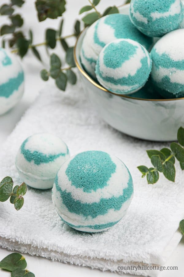 Easy Homemade Eucalyptus Bath Bombs Recipe