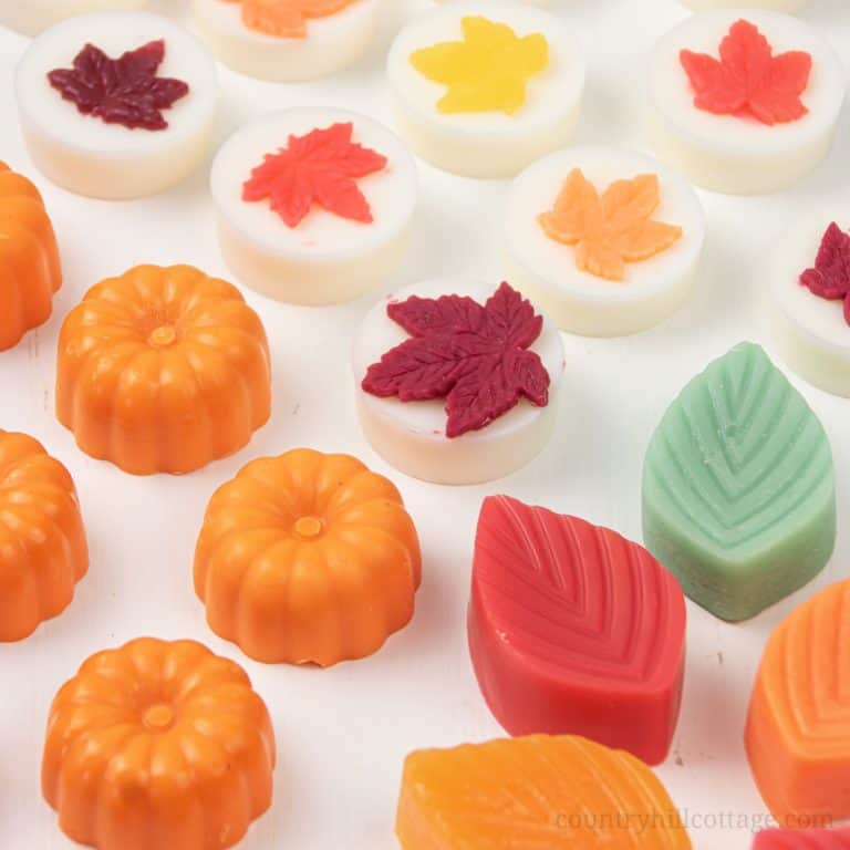 This homemade scented wax melts recipe makes the perfect fall craft idea! See how to make easy pretty DIY fall wax melts with soy wax and essential oils. Unique natural non toxic wax tarts are perfect to fragrance your house naturally and make a lovely handmade gift idea for autumn and the holiday season. With tips for warmer and burner, storage, reuse, how to use, how to clean. Cute pumpkin spice wax melts. #waxmelts #waxtarts #diywaxmelts #essentialoils #homefragrance | countryhillcottage.com