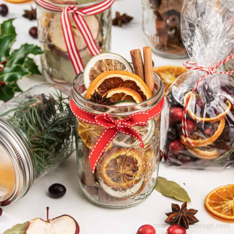 See how to make a DIY stovetop potpourri gift! These simmer potpourris make your house smell like Christmas and dry potpourri recipes are wonderful homemade holiday gift ideas. The tutorial for Christmas potpourri in a jar comes with free printable labels and gift tags for packaging and gifting. DIY Mason jar gifts. Christmas in a jar. Natural air freshener. Aromatherapy potpourri. #holidaygift #diygift #christmas #potpourri #airfreshener #stovetoppotpourri #simmerpot | countryhillcottage.com