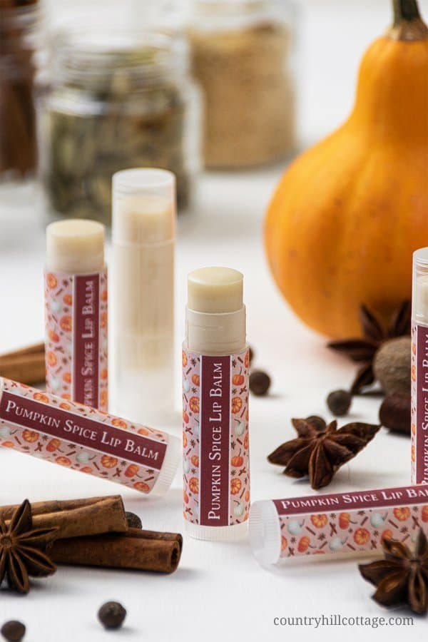 Learn how to make an easy natural DIY pumpkin spice lip balm. The moisturizing and healing lip balm recipe is made with hydrating shea butter, organic beeswax, cocoa and mango butter. The homemade Chapstick is made in the microwave with plumping cinnamon and flavored with essential oils. The step-by-step tutorial includes labels for packaging the containers or tubes. Great for kids, winter and a lovely gift for Christmas. #lipbalm #essentialoils #pumpkinspice #fall | countryhillcottage.com