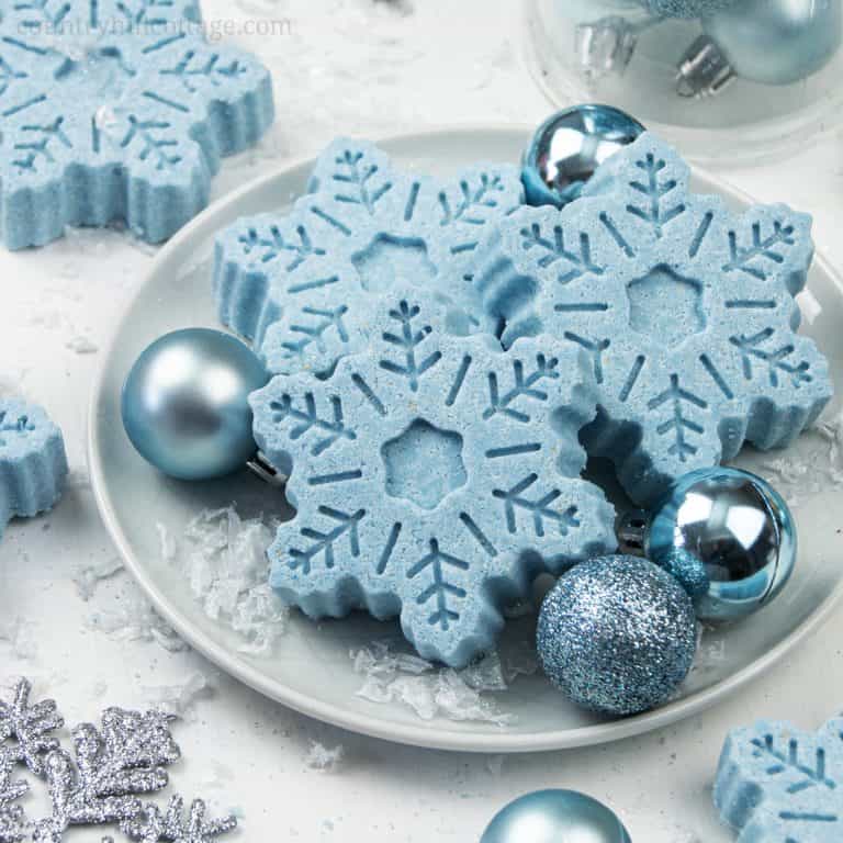 Learn how to make moisturizing snowflake bath bombs with essential oils! This easy cute DIY bath bomb recipe is perfect to hydrate dry winter skin and great for kids. The instructions include a step-by step tutorial for a silicone mould, scent ideas and free printable gift tags for packaging. The beautiful blue winter bath fizzies are a luxurious bath time treat and a lovely handmade gift idea for Christmas and the holidays. #bathbombs #Christmas #Holidays #gift #DIY | countryhillcottage.com