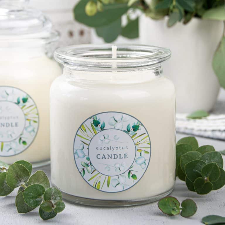 How to make the best DIY eucalyptus candles in glass mason jar with soy wax and scented with essential oils! The homemade hand poured eucalyptus candle has a natural fragrance and many benefits, improving air quality and promoting relaxation. This handmade aromatherapy candles recipe is a unique decoration and comes with free printable design labels for gift packaging. Includes tips for containers, wicks and more ideas. #diycandle #soycandle #essentialoil #eucalyptus | countryhillcottage.com
