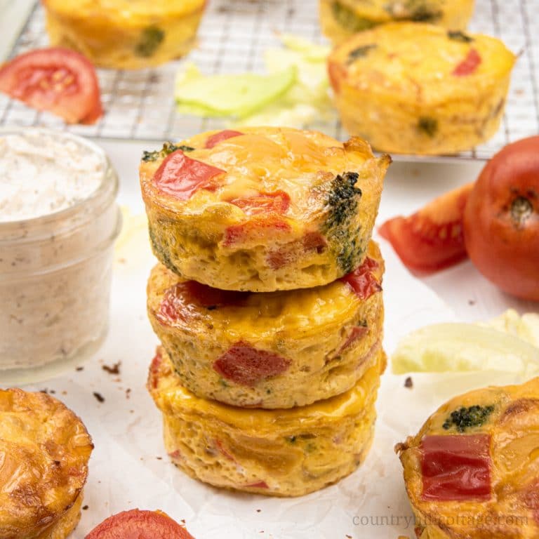 See how to make easy vegetarian egg muffins! Healthy make-ahead frittata muffin cups are greatr for mornings and brunch. The simply savoury breakfast muffin recipe is vegetarian, gluten-free, low carb and keto. These freezer-friendly cheese egg muffins are perfect for kids and toddlers, meal prep and a tasty snack and lunch box idea. Freezeable Mini quiches can be made with spinach, potato, sausage, ham or bacon. #eggmuffins #breakfastcups #frittatamuffins #breakfast | countryhillcottage.com
