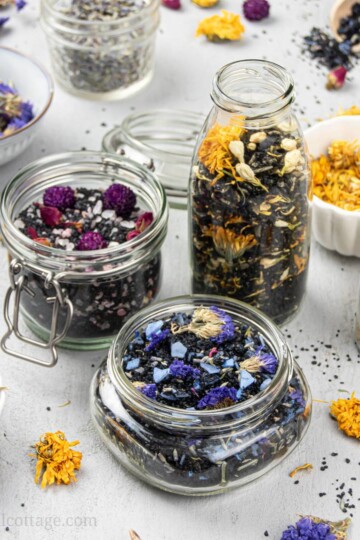 How to make easy DIY floral bath soak recipes scented with essential oils and natural organic ingre-dients. The relaxing activated charcoal bath is made with Himalayan salt and calming lavender. Herbal black salt bath is great for stress, detox, sinus and sore muscles. Suitable for kids and men. Includes packaging/container tips and free printable labels for holiday gifts, wedding favors, Christmas or Mothers Day. Can be made in bulk to sell. #diybathsalts #essentialoils | countryhill-cottage.com