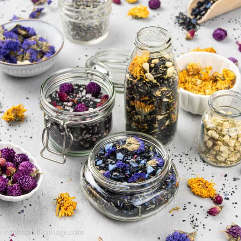 How to make easy DIY floral bath soak recipes scented with essential oils and natural organic ingre-dients. The relaxing activated charcoal bath is made with Himalayan salt and calming lavender. Herbal black salt bath is great for stress, detox, sinus and sore muscles. Suitable for kids and men. Includes packaging/container tips and free printable labels for holiday gifts, wedding favors, Christmas or Mothers Day. Can be made in bulk to sell. #diybathsalts #essentialoils | countryhill-cottage.com