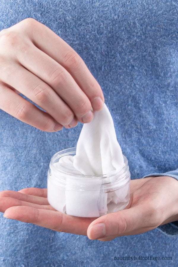 How to make easy DIY hand sanitizer wipes! The homemade antibacterial wipes recipe is made with natural organic ingredients (vodka, aloe vera, essential oils) and reusable wipes. Use the portable mini disinfectant hand wipes with alcohol for travel or when hand washing isn’t possible. Cute gift or baby shower favor. Disinfecting wipes are good for kids and classroom uses. With printable labels for the dispenser and packaging the container. #handsanitizer #essentialoils | countryhillcottage.com