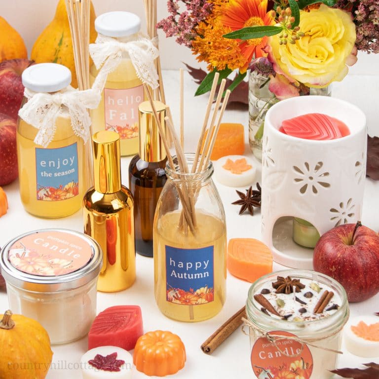 Learn how to make your house smell like fall naturally! Homemade air fresheners are perfect to bring fall scents into your home without synthetic fragrances. DIY soy candles, wax melts, simmer scents, potpourri, essential oil room spray recipes and diffuser blends, are natural ways to make your home smell amazing in autumn. These easy DIY ideas are perfect for green living, eco-friendly home deodorizing and home decor. #fall #homefragrance #airfreshener #essentialoils | countryhillcottage.com