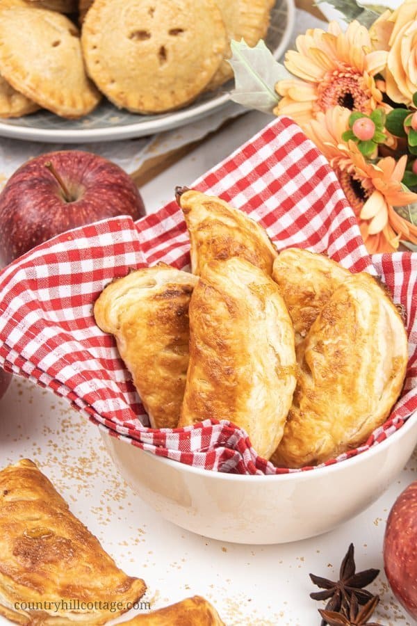 Delicious baked apple hand pies with puff pastry are quick and easy! See how to make homemade apple turnovers with a flavorful caramel apple filling. The apple recipe can also be made with Pillsbury crescent rolls or phyllo sheets. A delicious breakfast, snack and dessert. #appelturnovers #turnovers #applehandpie | countryhillcottage.com