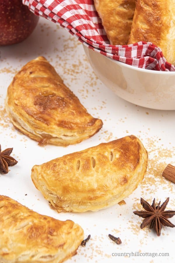 Delicious baked apple hand pies with puff pastry are quick and easy! See how to make homemade apple turnovers with a flavorful caramel apple filling. The apple recipe can also be made with Pillsbury crescent rolls or phyllo sheets. A delicious breakfast, snack and dessert. #appelturnovers #turnovers #applehandpie | countryhillcottage.com