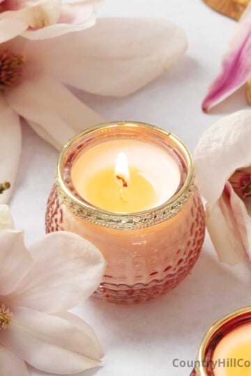 DIY magnolia candle.