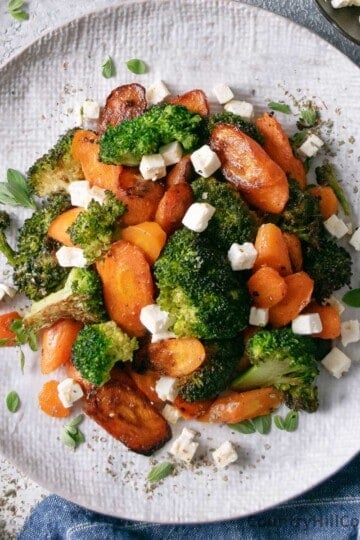 how to roast carrots and broccoli.