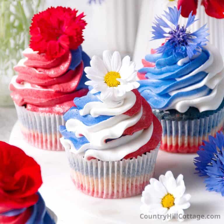 red white and blue cupcakes.